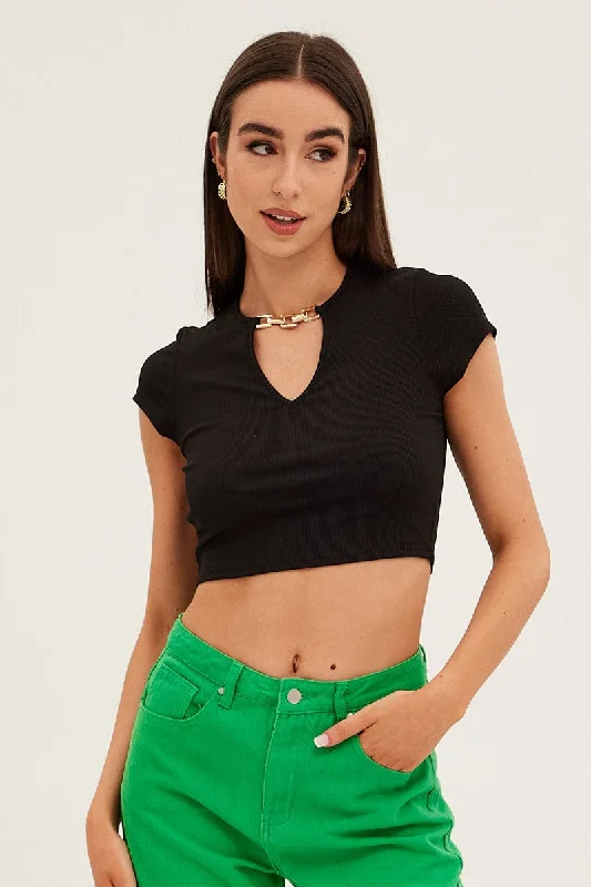 black-crop-top-short-sleeve-notched-neck-chain-detail-jc1141-42wb