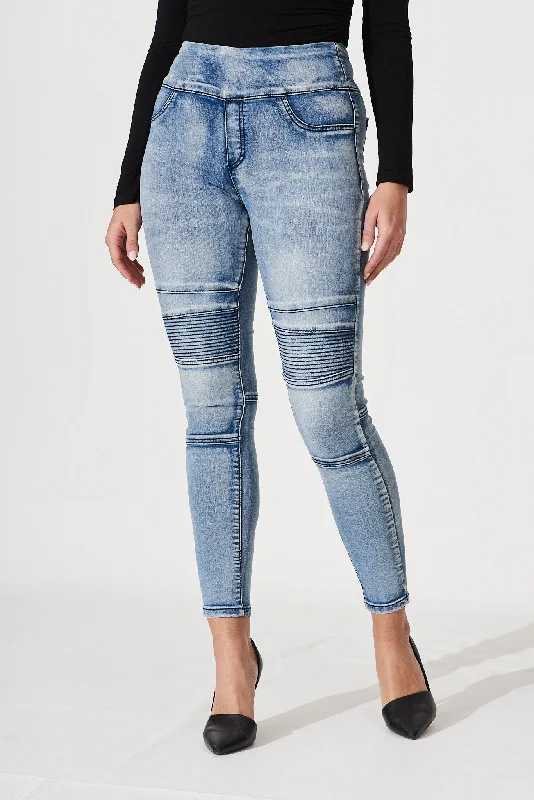 Little Lies High Rise Skinny Jegging In Mid Blue Denim